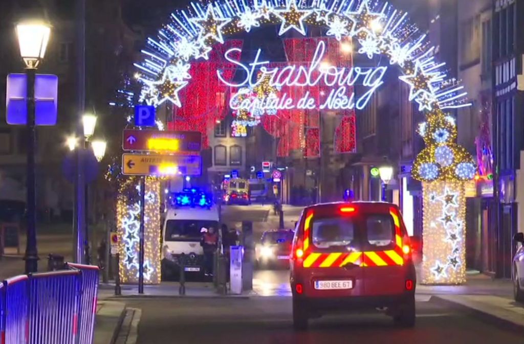 Die Polizei hat Teile der Straßburger Innenstadt abgesperrt. Foto: aptn/AP
