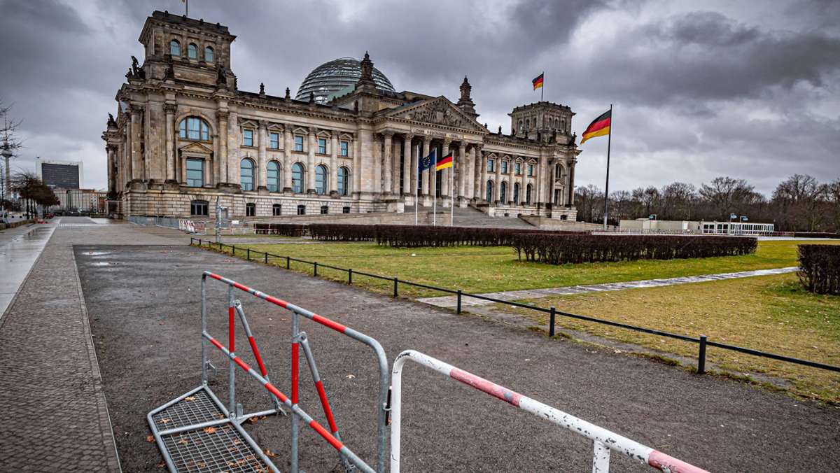 Mit der Kalaschnikow ins Parlament: Wie mutmaßliche Rechtsterroristen den Reichstag stürmen wollten
