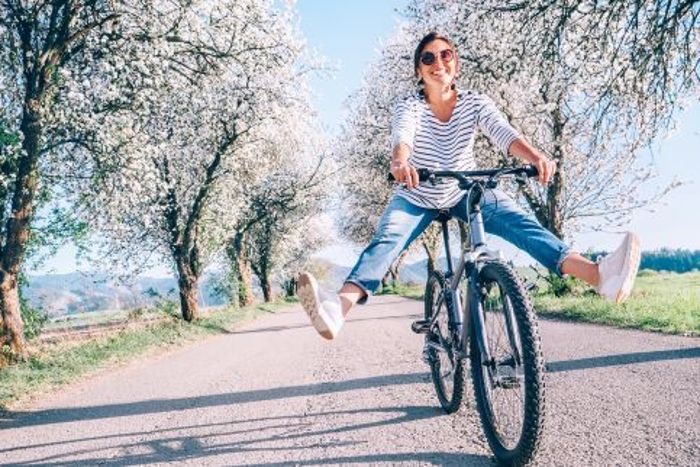 Strahlendes Wetter, strahlende Laune, rauf aufs Fahrrad - unsere Bildergalerie zeigt unsere persönlich liebsten Strecken für Frühlingsgefühle.