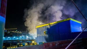 Ein Feuer hat am Mittwochabend einen Container der Bahnhofsmission zerstört. Foto: 7aktuell.de/Simon Adomat