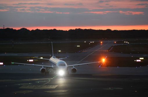 Düster sieht es zurzeit für Passagiere der Lufthansa aus: Sie müssen mit einem Pilotenstreik rechnen. Foto: dpa/Bodo Marks