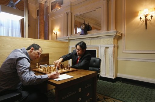 Duell am Brett Hikaru Nakamura (re.) gegen Rustam Kasimdzhanov. Foto: Getty