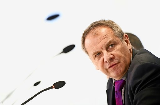 Innenminister Reinhold Gall will die Aufklärung zum Ku-Klux-Klan dem NSU-Untersuchungsausschuss im Landtag überlassen Foto: dpa