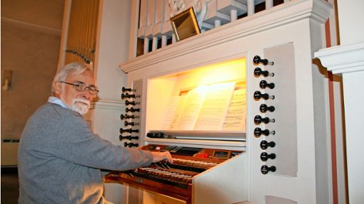 Ans Aufhören denkt der  Hochdorfer Organist Christian Reichel  auch nach mehr als einem halben Jahrhundert nicht. Foto: /Katja Eisenhardt