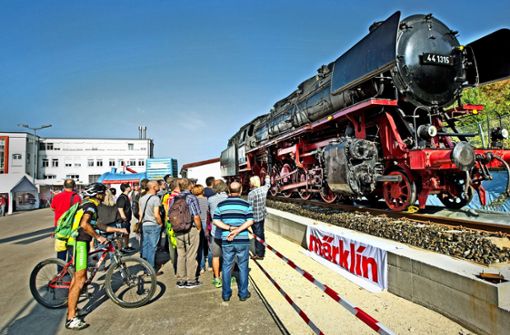 Die neue Attraktion bei Märklin ist eine original Güterzuglok der Baureihe 44. Sie stammt aus Kornwestheim und steht in Göppingen als Dauerleihgabe. Foto: Horst Rudel