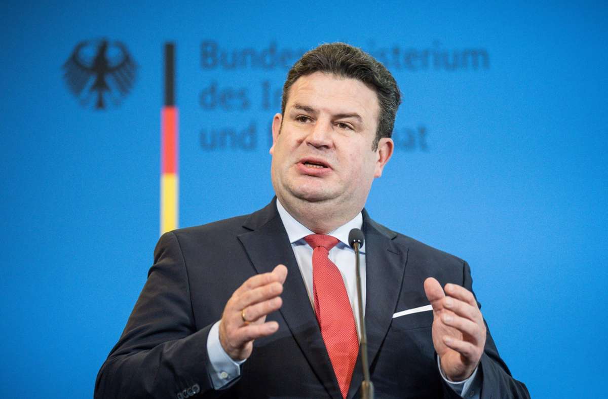 Bundesarbeitsminister Hubertus Heil erwartet eine Erhöhung des Mindestlohns. Foto: dpa/Michael Kappeler
