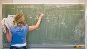 Besonders in mathematisch-naturwissenschaftlichen Fächern fehlen Lehrer. Foto: dpa