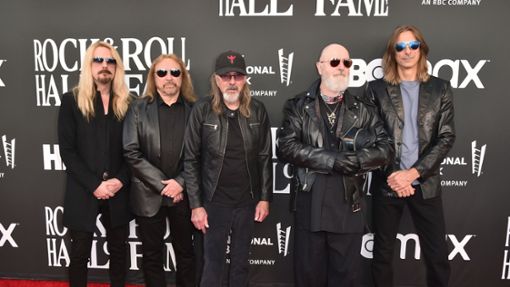 Hat die Spitze der deutschen Album-Charts erobert: die Metal-Band Judas Priest. Foto: Richard Shotwell/AP/dpa