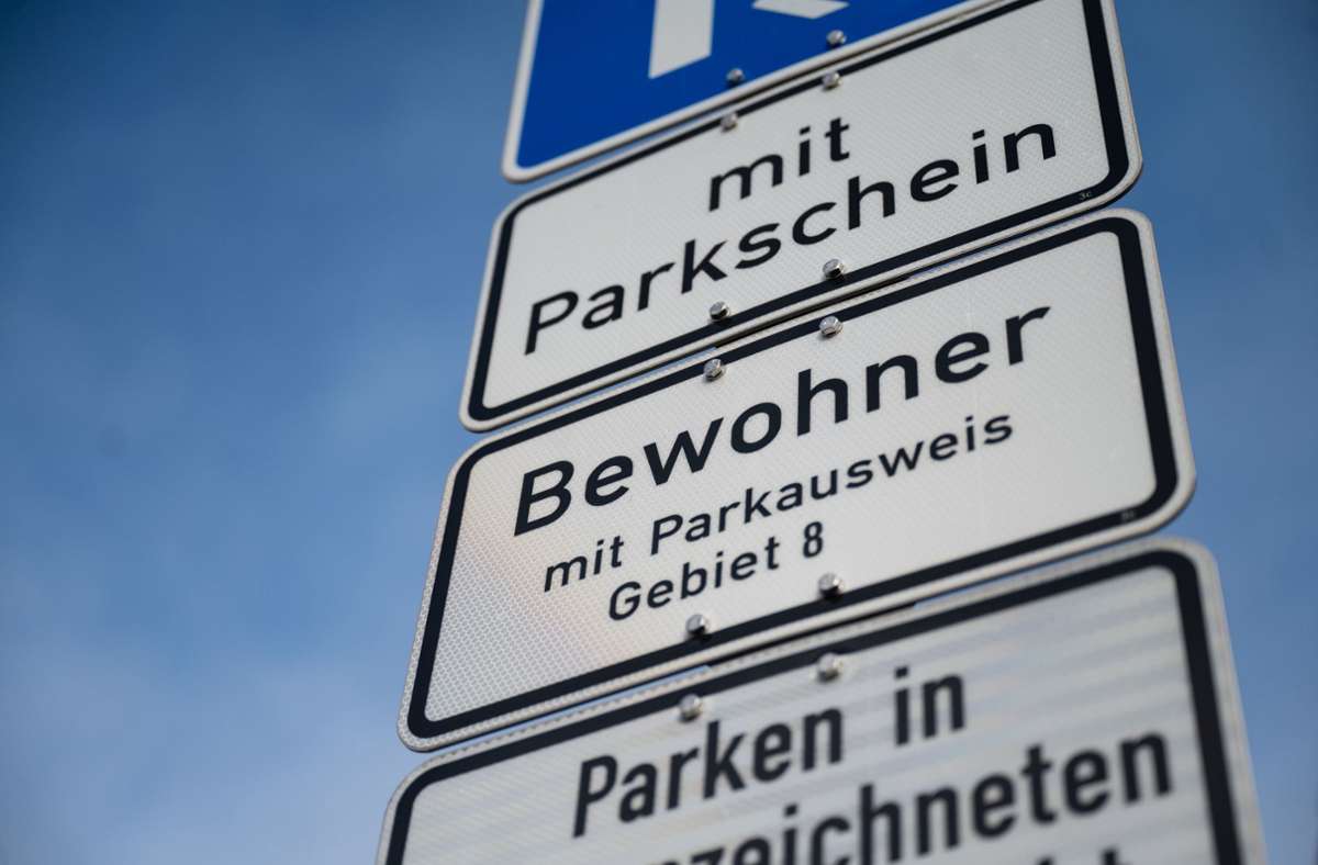 Anwohnerparken wurde im Land teils deutlich teurer – in Tübingen zum Beispiel. Foto: dpa/Marijan Murat