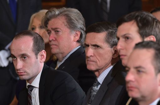 Michael Flynn (Dritter v. re.) hat zuletzt politisch unter Druck gestanden. Foto: AFP