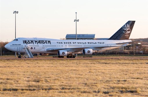 Mit dieser Boeing 747-400 gehen Iron Maiden auf ihre The Book of Souls-Welttournee. Foto: twitter.com/Cardiff_Airport / Screenshot