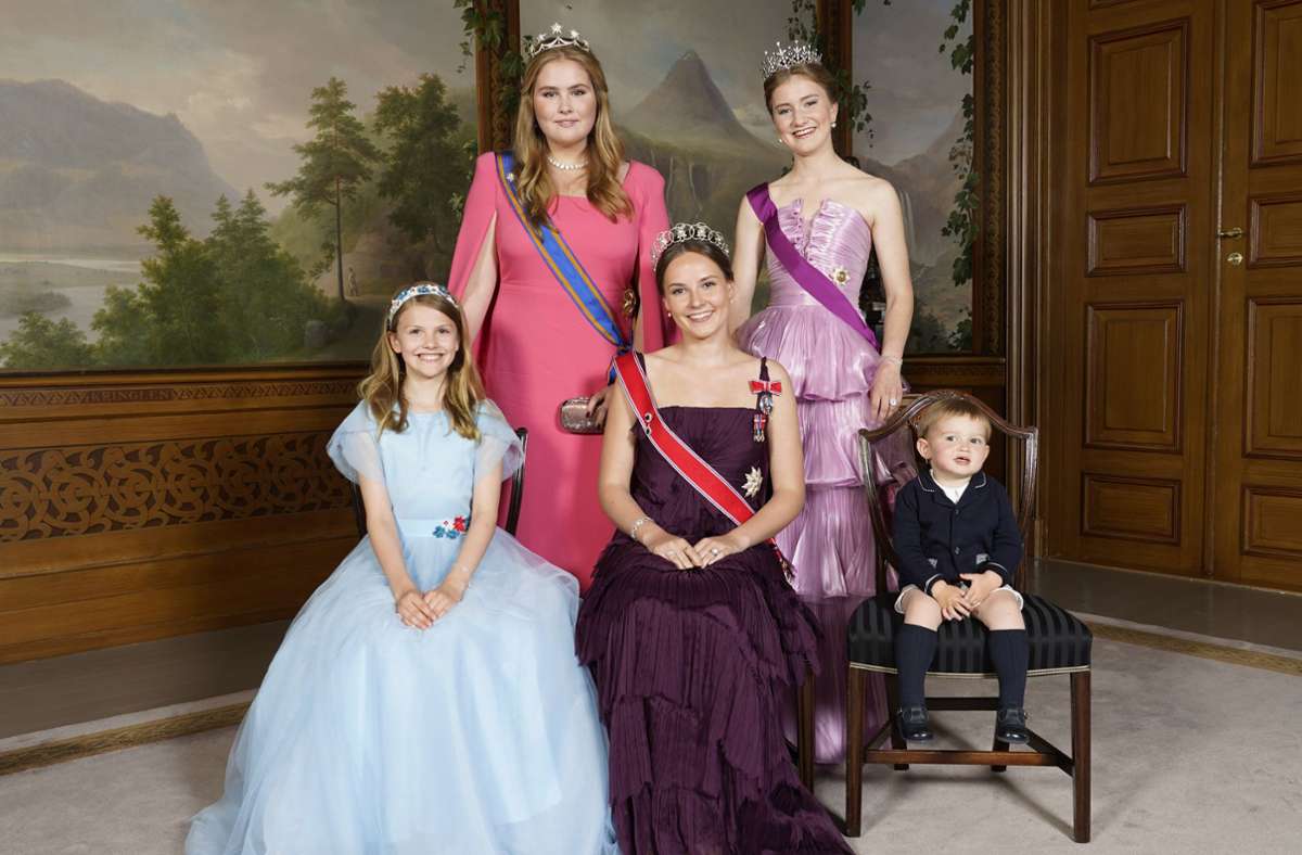 Künftige Königinnen – und ein Großherzog (im Uhrzeigersinn von links oben): Amalia der Niederlande, Elisabeth von Belgien, Charles von Luxemburg, Ingrid Alexandra von Norwegen und Estelle von Schweden. Foto: dpa/Lise Ĺserud