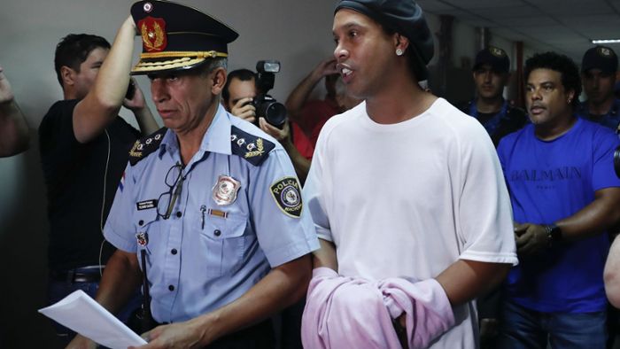 Ronaldinho wegen lahmender Justiz weiter hinter Gittern