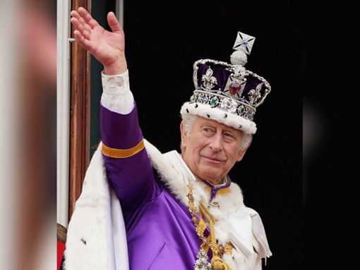 König Charles III. wurde am 6. Mai in London gekrönt. In Edinburgh erhält er in einem Gottesdienst am 5. Juli noch die Krone von Schottland. Foto: Salma Bashir Motiwala/Shutterstock.com