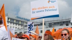Weitere Warnstreiks, wie hier in Stuttgart, seien noch nicht vom Tisch, warnt der Marburger Bund die Arbeitgeber. Foto: dpa