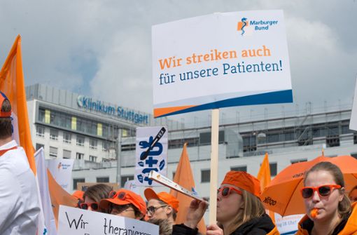 Weitere Warnstreiks, wie hier in Stuttgart, seien noch nicht vom Tisch, warnt der Marburger Bund die Arbeitgeber. Foto: dpa