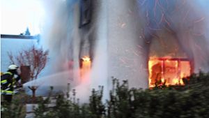 Die Flammen haben aus den Fenstern geschlagen. Foto: Feuerwehr Oberstenfeld