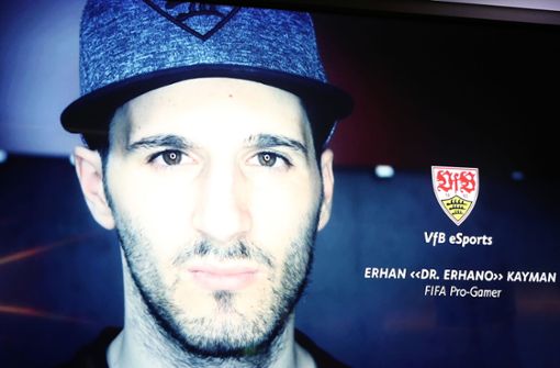 Fifa-Pro-Gamer Erhan Kayman ist ab Juli „Free Agent“ und sucht nach einem neuen Team. Foto: Pressefoto Baumann