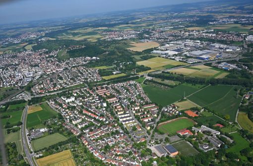 Im Osten Eglosheims sorgen die Hochschulen für  Parkdruck. Weil sich dieser  bald noch verschärfen wird, führt die Stadt jetzt eine Parkraumbewirtschaftung ein. Foto: Werner Kuhnle