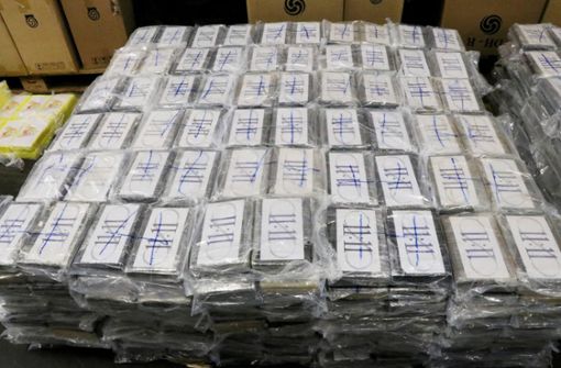 Erfolg: Hamburger Fahnder haben die Rekordmenge von viereinhalb Tonnen Kokain mit einem Straßenverkaufswert von fast einer Milliarde Euro beschlagnahmt. Foto: dpa