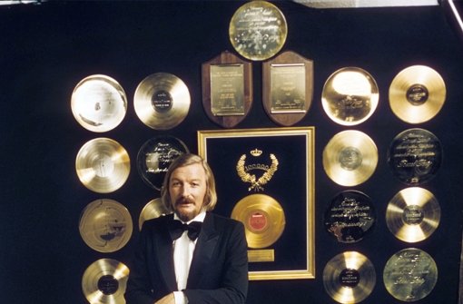 Schon 1970 besaß  James Last über eine beachtliche Sammlung an Goldenen Schallplatten Foto: dpa