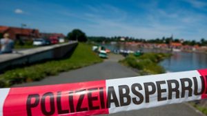 Die Polizei hatte bereits kurz nach dem Verschwinden der Familie aus Niedersachsen umfangreiche Suchaktionen in der Elbe gestartet. Foto: dpa