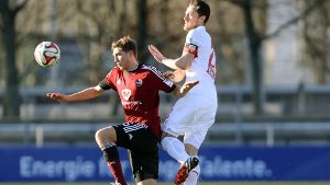 Der VfB Stuttgart um den Torschützen Christian Gentner (rechts) gewinnt ein Testspiel gegen den 1. FC Nürnberg mit 2:0.  Foto: Pressefoto Baumann