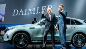 Chefwechsel bei Daimler: Dieter Zetsche (li.) hat  die Führung des Konzerns an Ola Källenius abgegeben. Foto: dpa