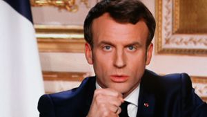 Emmanuel Macron verkündete die Entscheidung bezüglich der Einreisebeschränkung in einer TV-Ansprache. Foto: AFP/LUDOVIC MARIN
