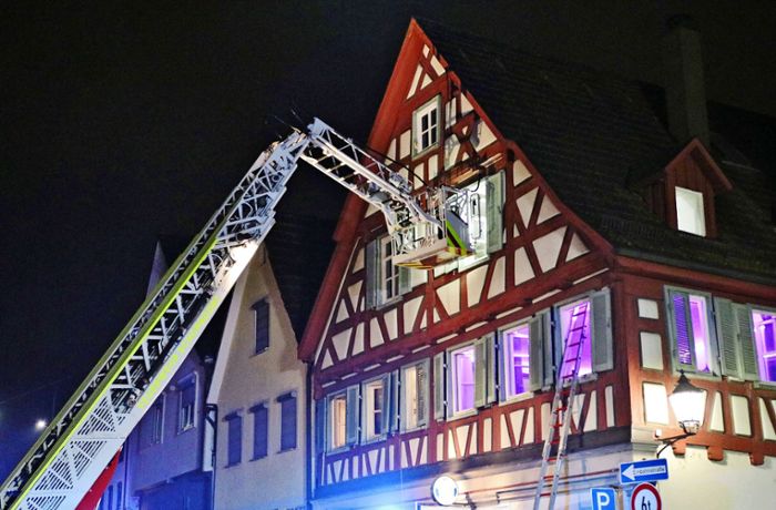 Brände in Schorndorf und Waiblingen: Zwei Großeinsätze – einmal war Brandstiftung im Spiel