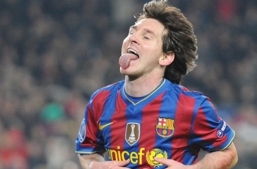man glaubt es kaum, aber auch einem Messi geht mal was daneben: Zunge raus im Achtelfinal-Rückspiel der Champions League FC Barcelona gegen VfB Stuttgart am 17. März 2010. Foto: dpa