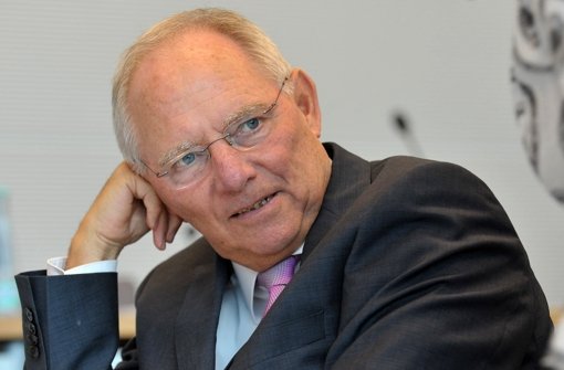 Finanzminister Wolfgang Schäuble ist nicht bereit, wegen der Maut Einnahmeverluste bei der KfZ-Steuer hinzunehmen. Foto: dpa