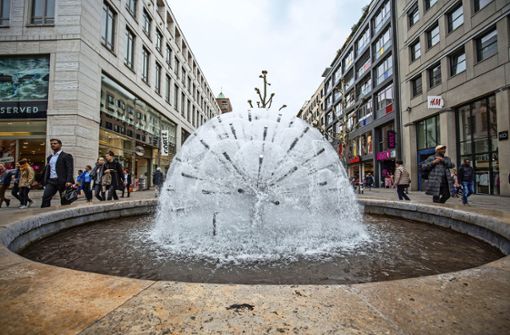 Der Pusteblume-Brunnen auf der Königstraße  ist wieder in Betrieb. Foto: Lichtgut/Leif-H.Piechowski