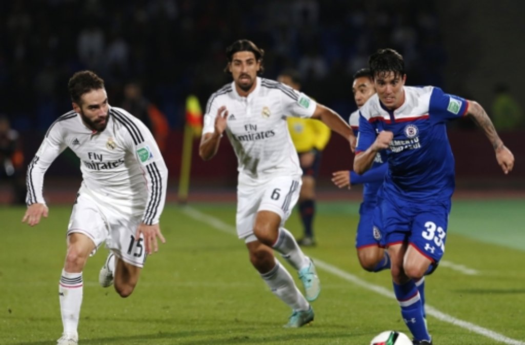 Sami Khedira (Mitte) schafft mit Real Madrid den Einzug ins Finale der Klub-WM.