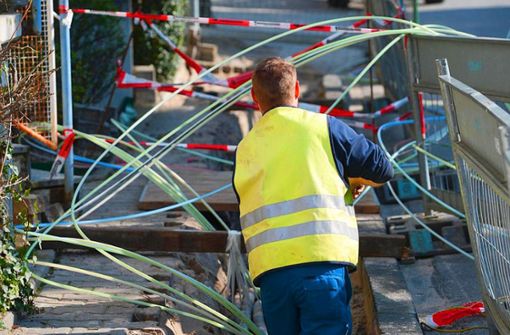 Arbeiten am Stromnetz sind oft aufwendig. Foto: dpa/Arne Dedert