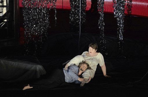Erin Caves  und  Christiane Iven  in „Tristan und Isolde“ Foto: A.T. Schaefer