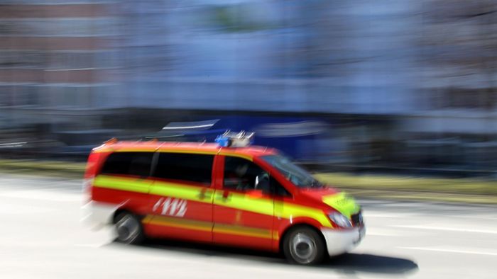 Feuerwehr rettet bewusstlosen Mann aus Kran
