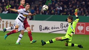 VfB-Torhüter Langerak kassierte zwei Tore, er verhinderte aber auch den ein oder anderen Treffer (Note 2). Foto: dpa