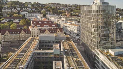 Die größte Photovoltaik-Anlage im Stuttgarter Stadtkern wartet auf dem Dach der LBBW auf Netzanschluss. Foto: © /Endre Dulic/www.endredulic.com