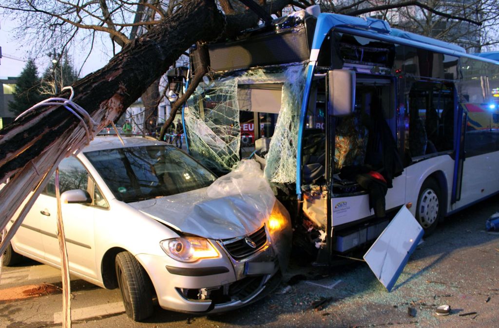 Der Busfahrer war bei dem Unfall in Heilbronn ums Leben gekommen. (Archivfoto)