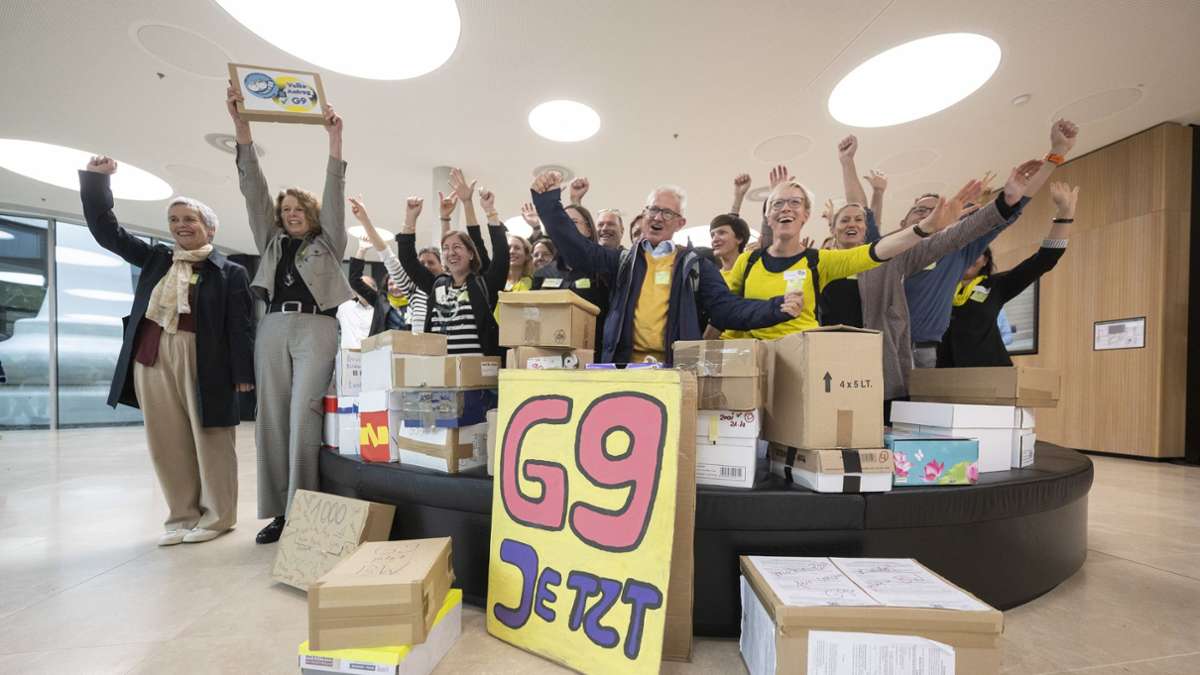 G9-Initiative in Baden-Württemberg: 77 000 Unterschriften für die Rückkehr zum Abitur nach neun Jahren