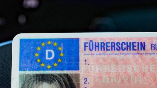 Der Führerschein in Deutschland wird immer teurer und kann mittlerweile bis zu 4400 Euro kosten. (Symbolfoto) Foto: IMAGO/Rainer Droese