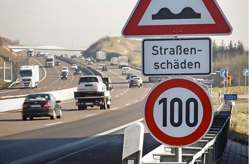 Die Autobahn 8 bei Rutesheim muss wieder mal repariert werden Foto: factum/Bach