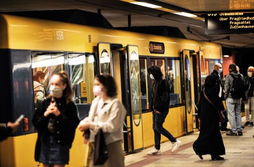 Nicht immer wird die Maskenpflicht in Bus und Bahn so beachtet wie auf diesem Bild. Foto: Lichtgut/Max Kovalenko
