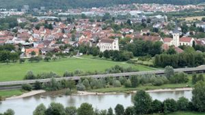 18-Jährige fährt in den Neckar