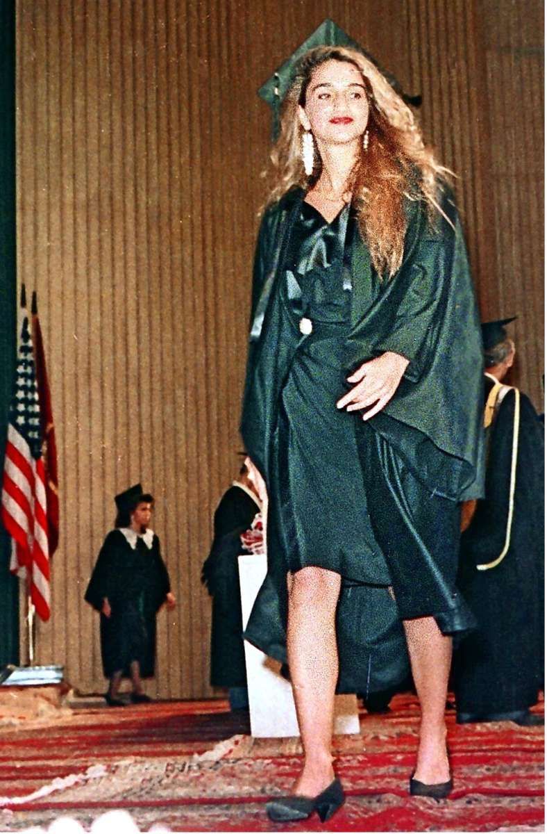 Rania studierte Betriebswirtschaft an der Amerikanischen Universität Kairo. Das Foto zeigt sie nach ihrem Abschluss 1991. Anschließend  zog sie nach Jordanien, wo sie für Apple arbeitete.