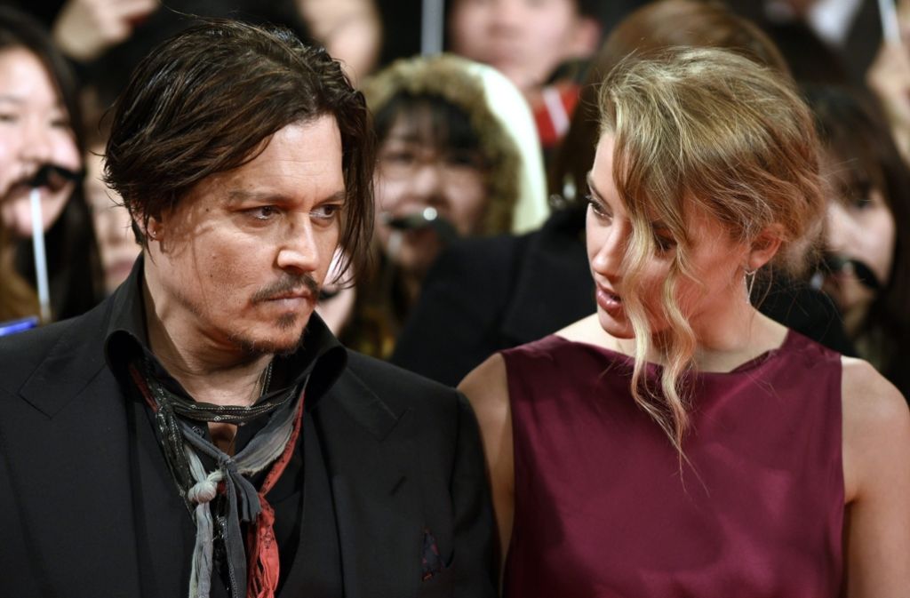 Nur 15 Monate waren Johnny Depp und Amber Heard verheiratet. Depp war bereits einmal verheiratet und außerdem mit bekannten Schauspielerinnen und Künstlerinnen liiert, wie unsere Bildergalerie zeigt.