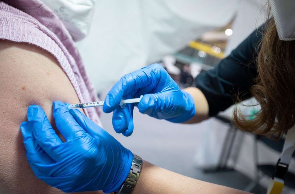 Um die niedrige Impfquote in Stuttgart zu steigern, setzt die Stadt auf eine Impfkampagne. Foto: dpa/Sebastian Gollnow