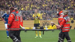 Marco Reus wurde schwer verletzt vom Platz getragen. Foto: dpa/Bernd Thissen