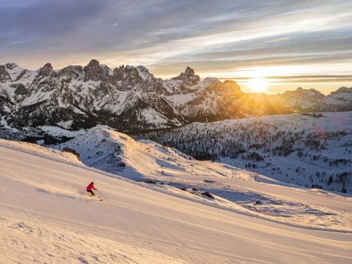 Wenn die Sonne am späten Nachmittag über den Gipfeln der Alpen verschwindet, ist die Skifahr-Romantik perfekt. Foto: Dolomiti Superski